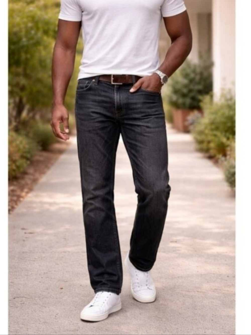 GUESS Regular Straight Leg Crescent Fit Men's 33x34 Dark Wash Denim Jeans
